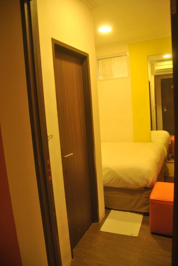 Djo Front One Inn Бенгкулу Экстерьер фото